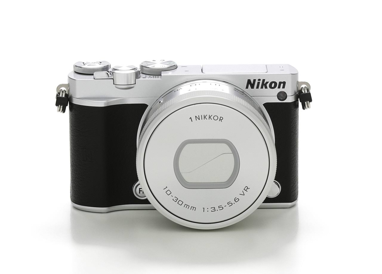 Nikon 1 Cámara digital sin espejo J5 con lente PD-ZOOM de 10-30 mm (plateada) (modelo internacional) Sin garantía